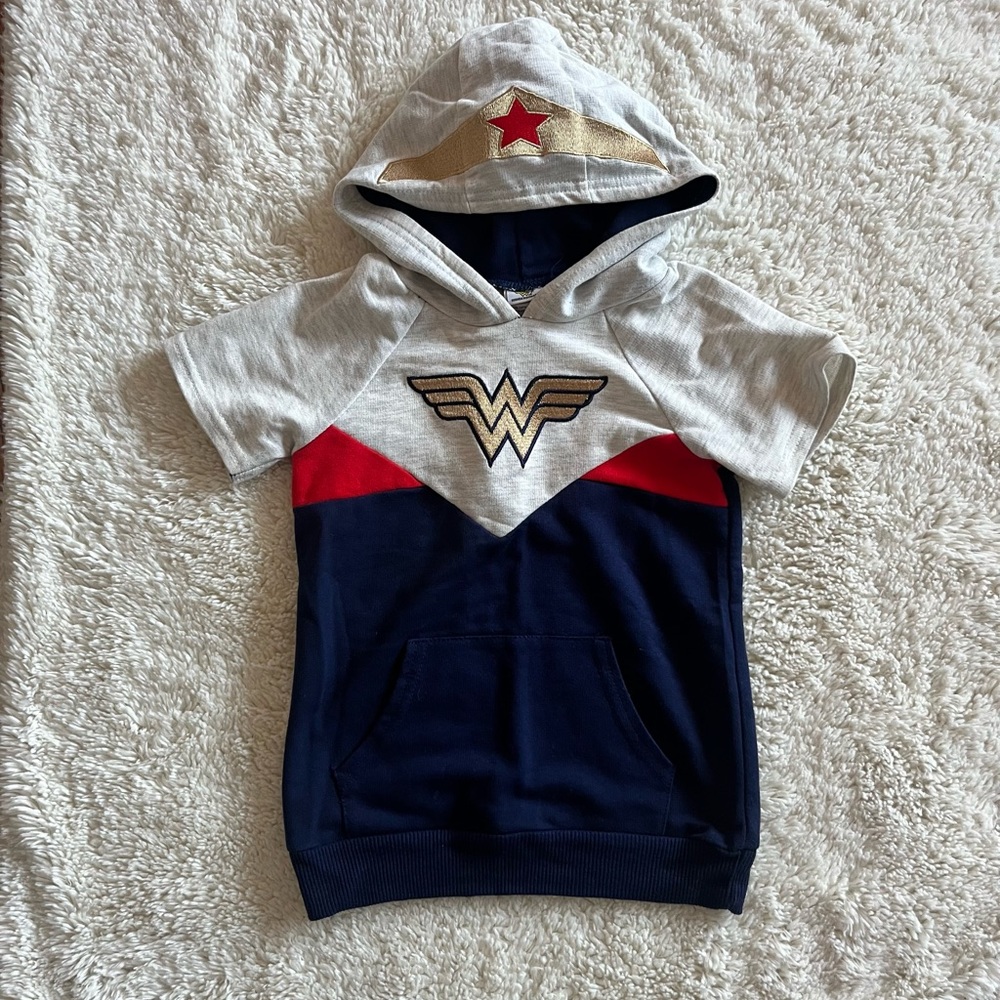 Wonder Woman Short Sleeve Sweater Sz 4